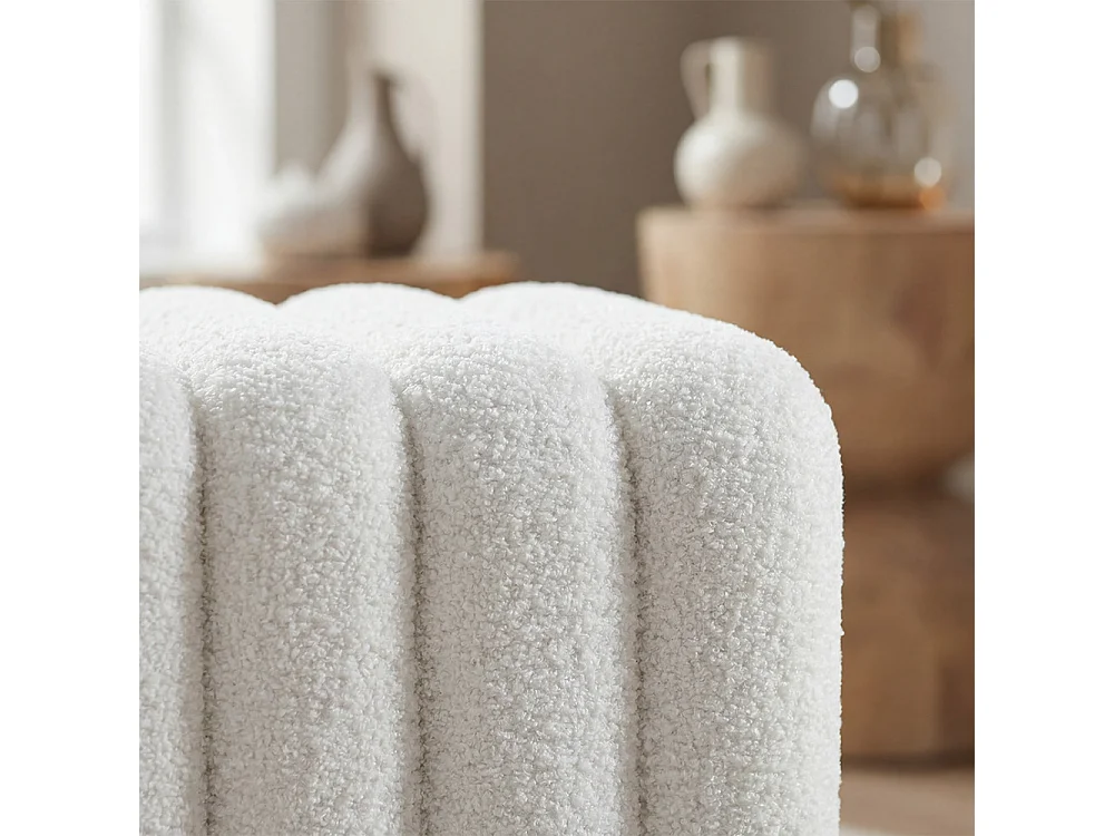 Leto - Pouf rembourré en tissu bouclette - Blanc