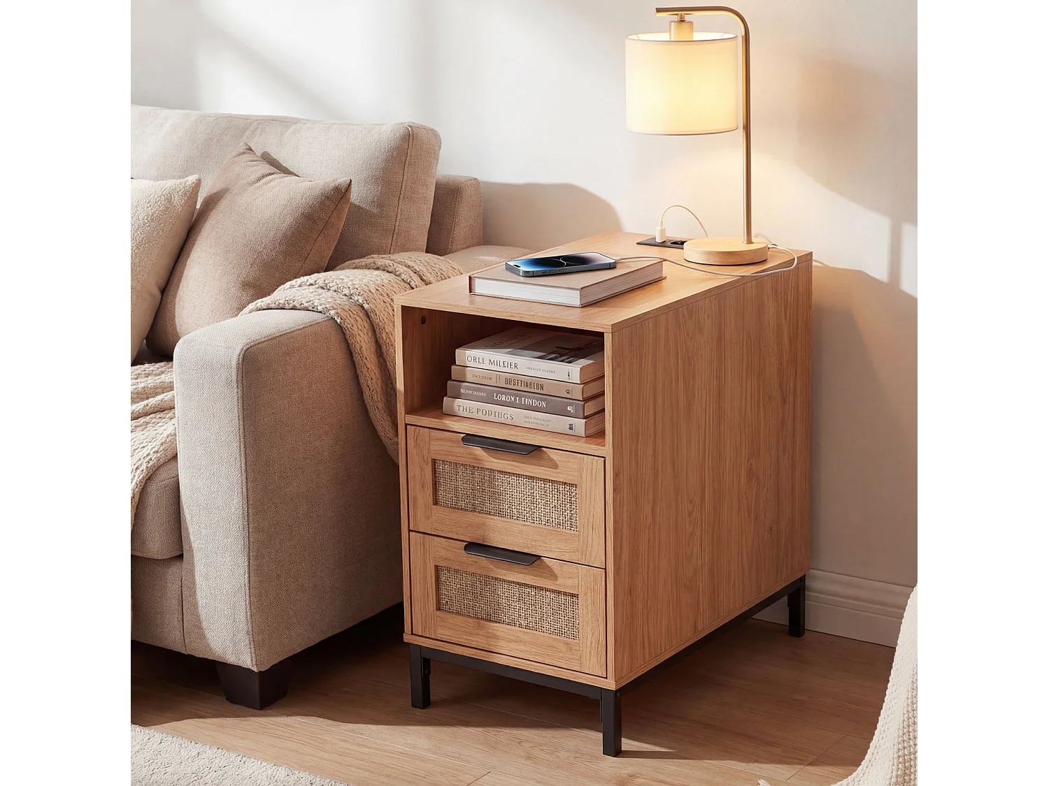 Beistelltisch mit Ladestation & 2 Schubladen Nachttisch aus Ratten & Holz Sofatisch Natur
