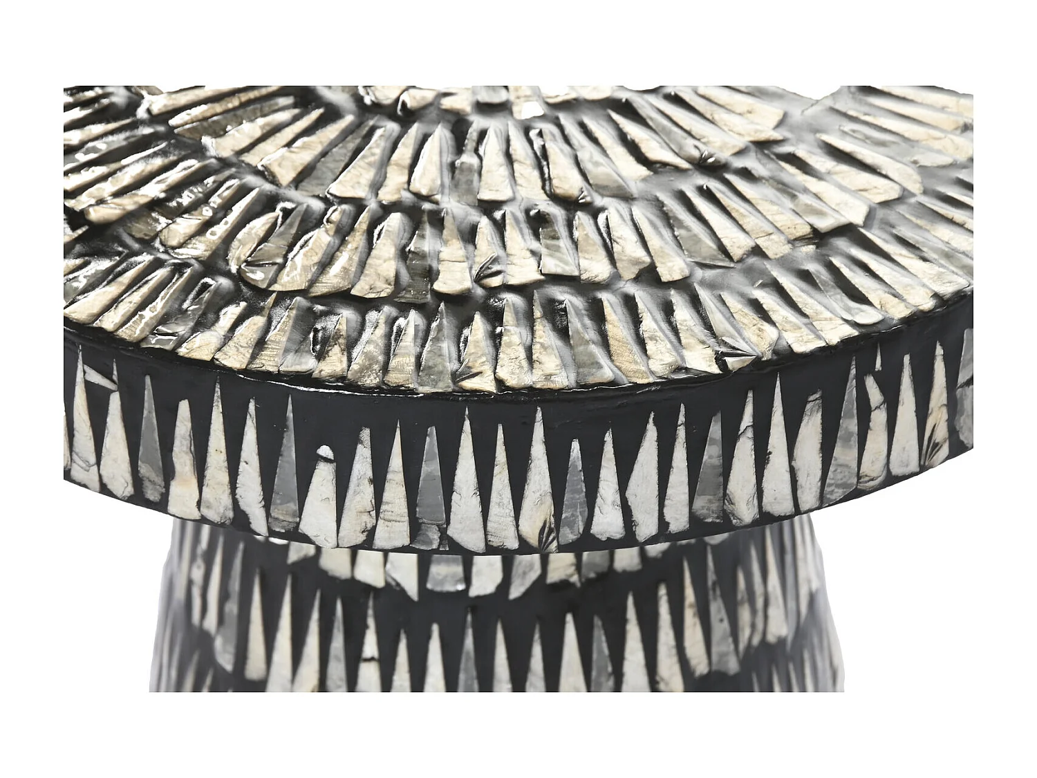 Mesa lateral em MDF com acabamento em madrepérola, 40x40x48 cm, preta.