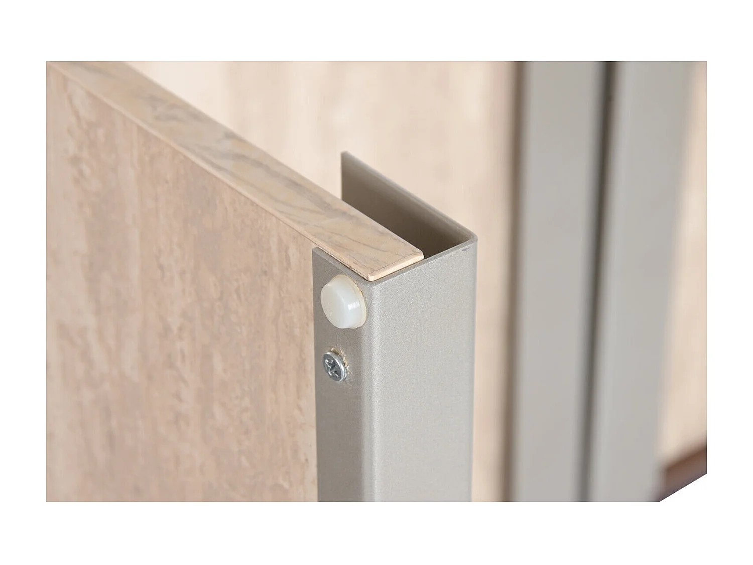 Buffetkast van MDF en metaal, 180x40x73,5 cm, bruin marmerlook.