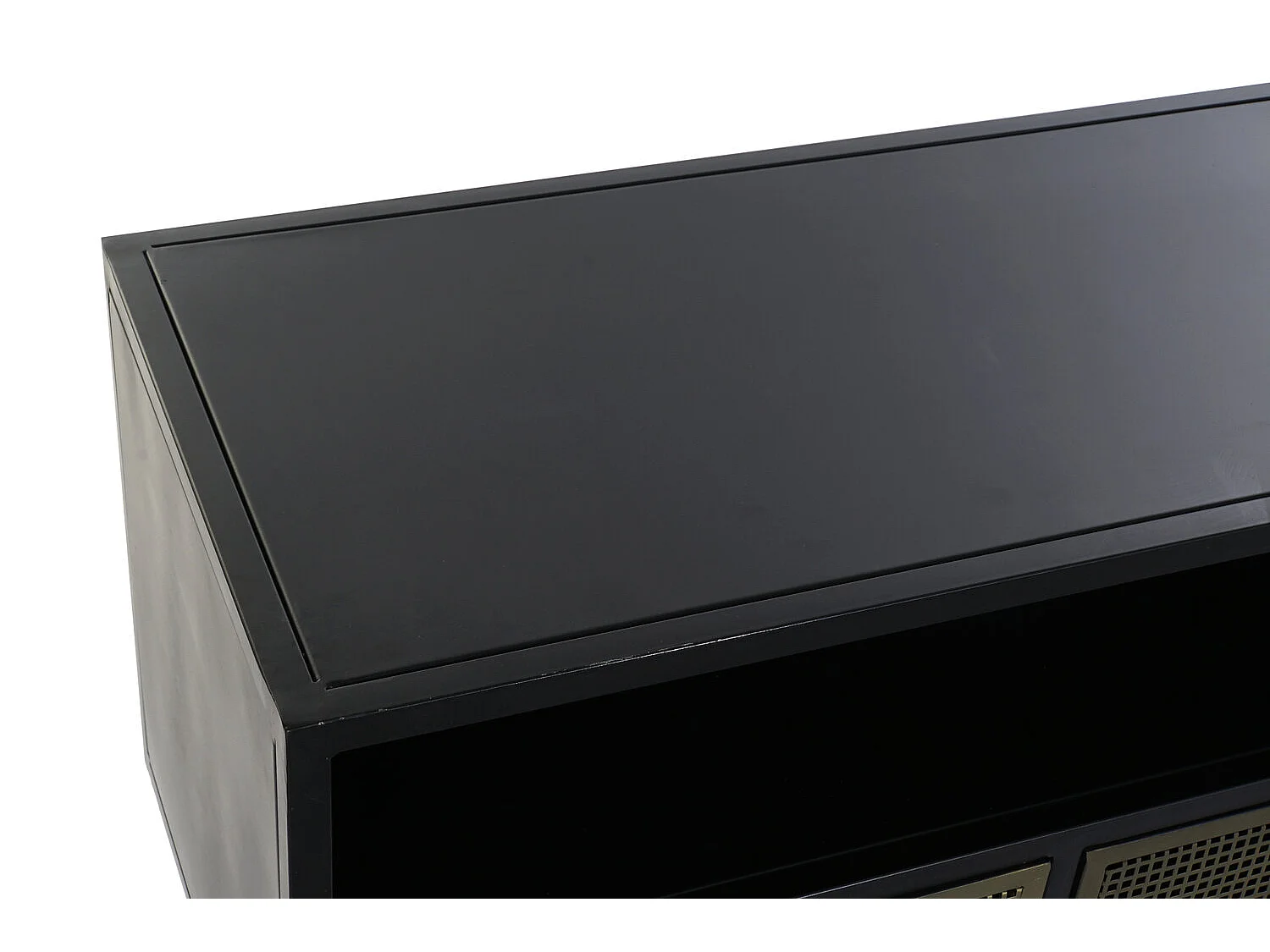 Móvel de TV em metal, 125 x 41 x 62 cm, tela preta.