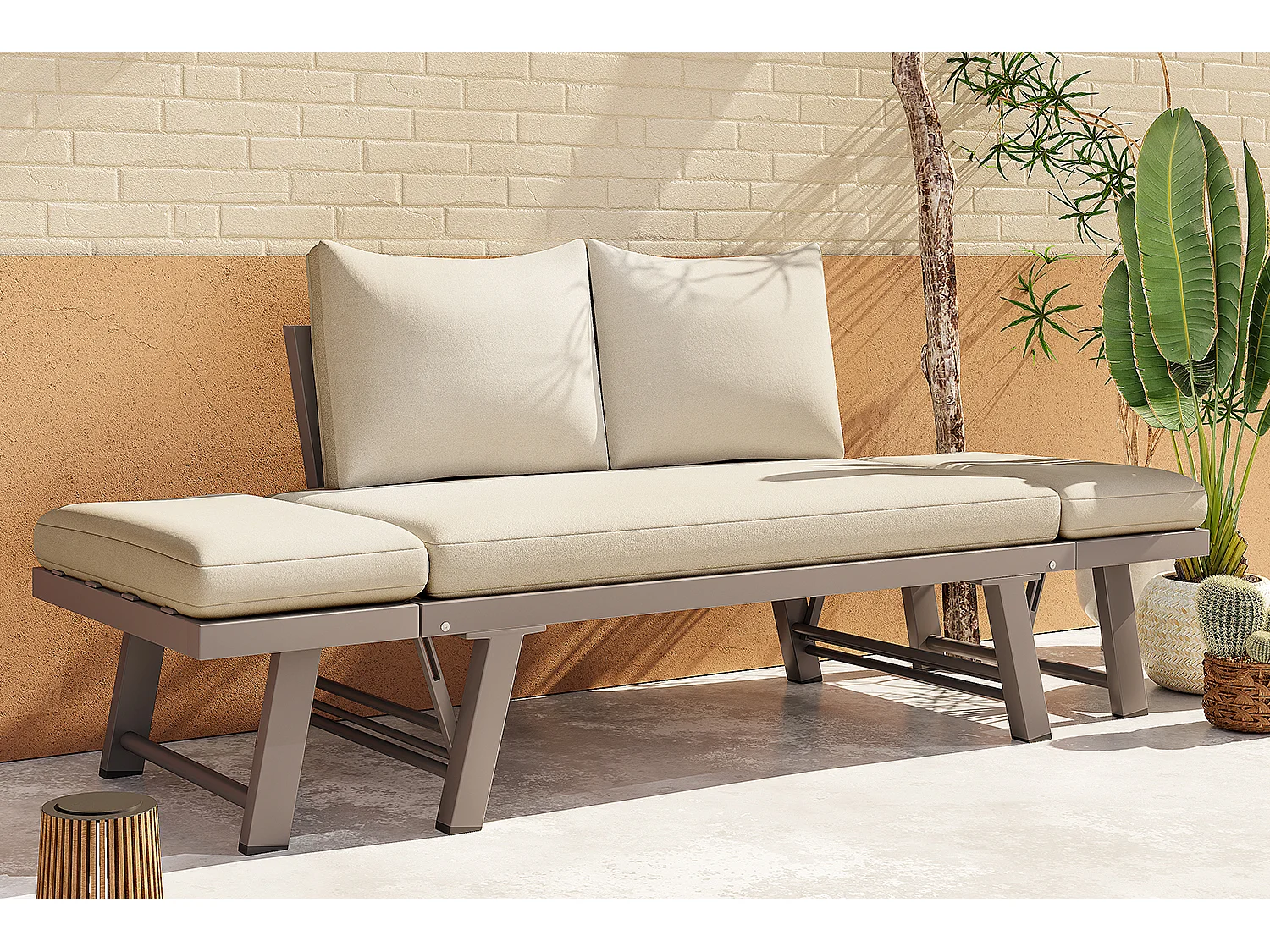 Sofa ogrodowa rozkładana 2-osobowa - 167 x 60,5 x 66 cm - z poduszkami i składanymi podłokietnikami - metalowa - beżowa