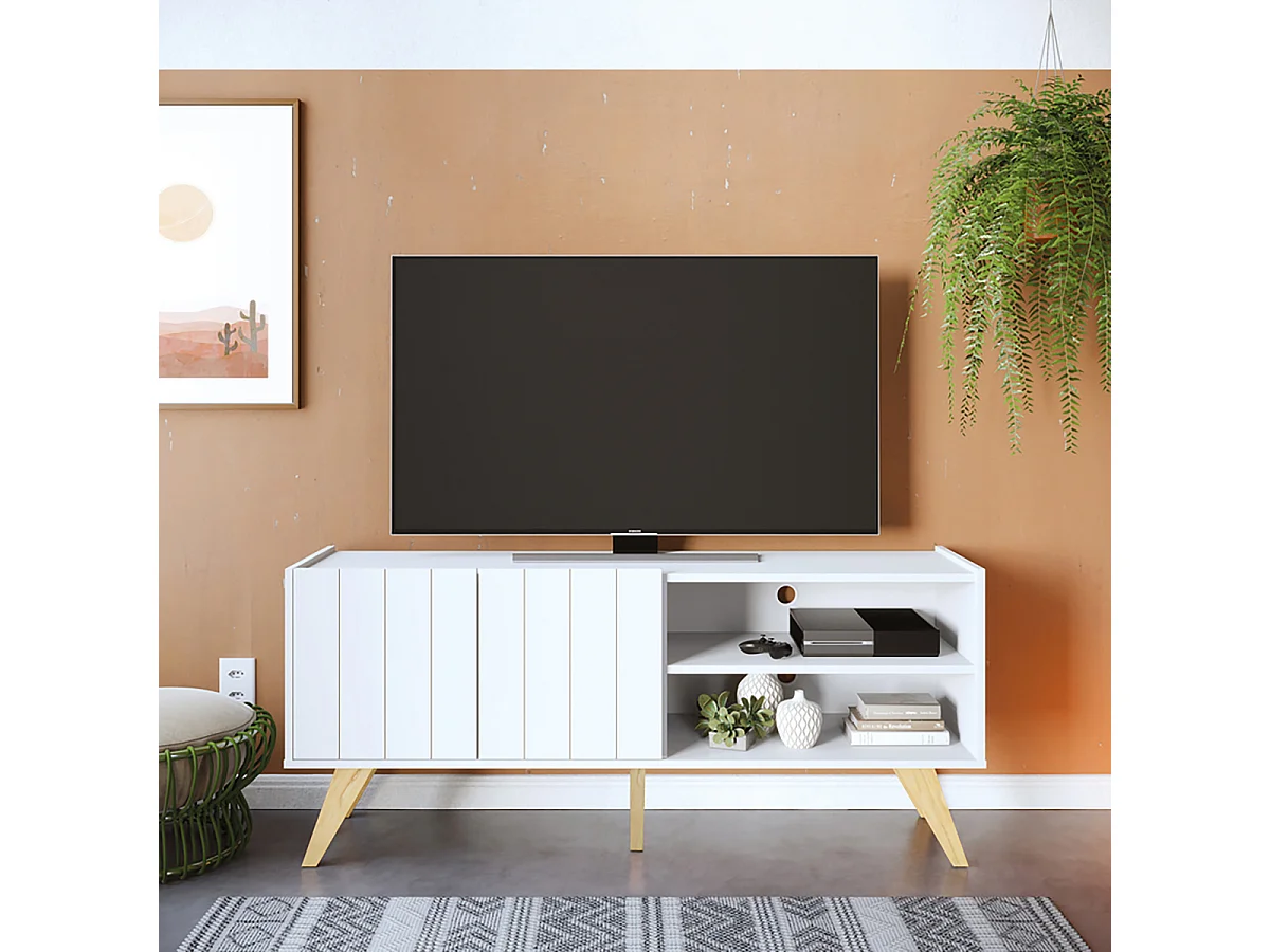 Meuble TV coloris blanc avec portes et étagères ouvertes pieds en chêne vieilli - Longueur 136 x Hauteur 59 x Profondeur 36 cm