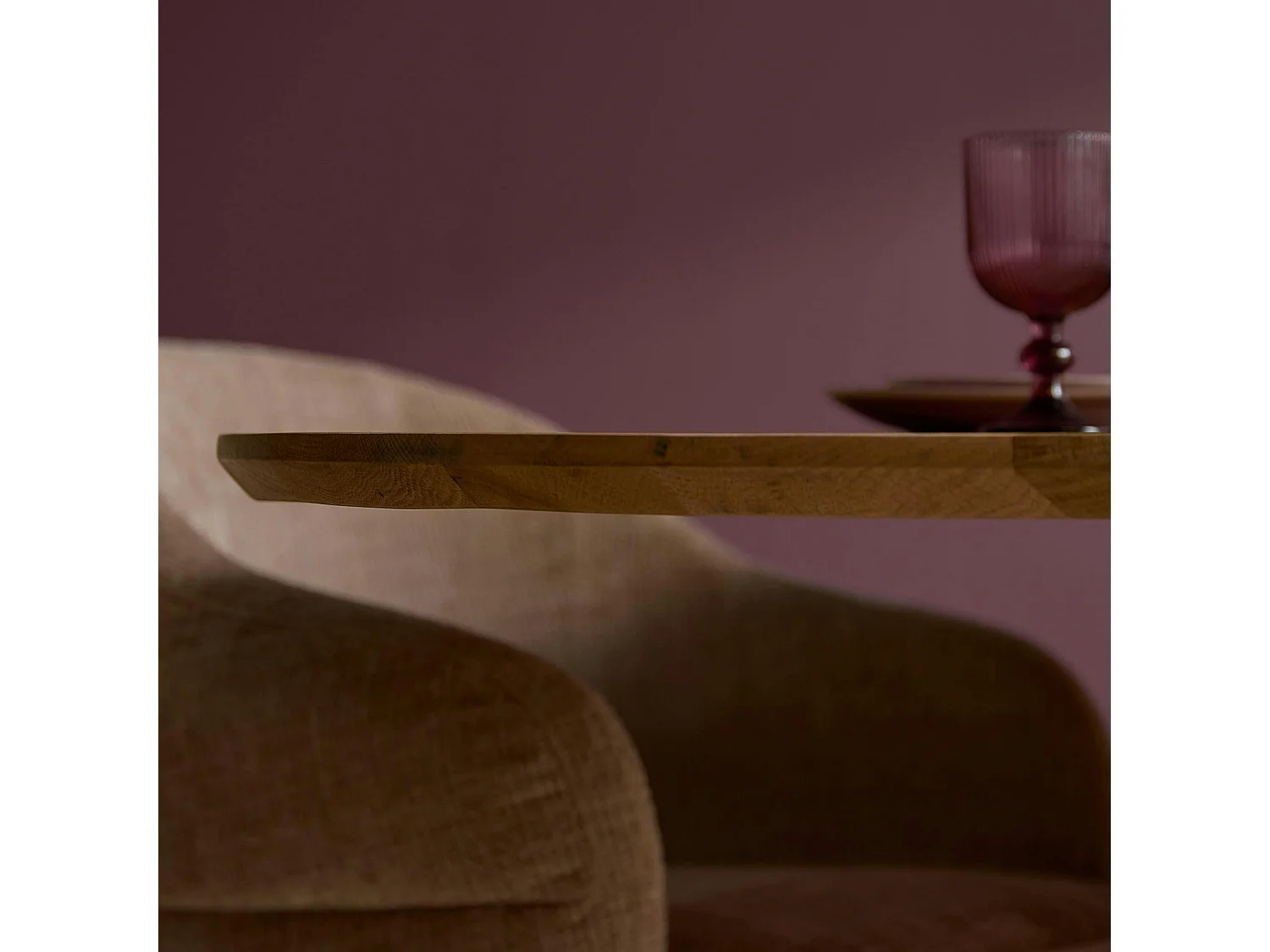 Table à manger ovale bois de chêne et pied central 240 cm LEXTON