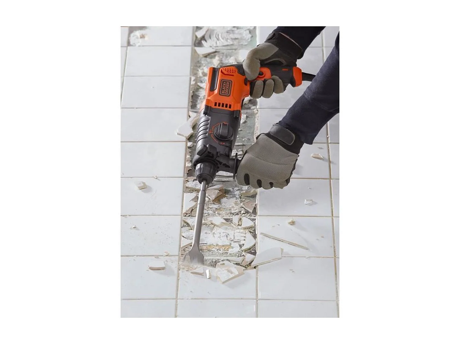 Martelo perfurador com fio BLACK+DECKER BEHS01-QS 650W SDS+ 3 modos, 16 mm concreto, entregue com 2 brocas