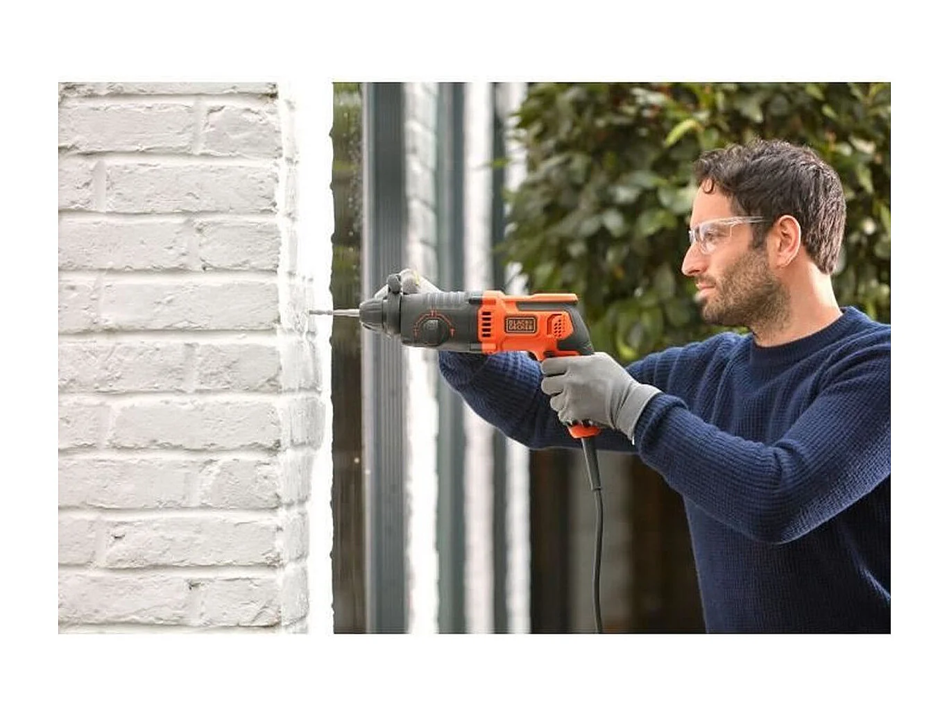 Martelo perfurador com fio BLACK+DECKER BEHS01-QS 650W SDS+ 3 modos, 16 mm concreto, entregue com 2 brocas