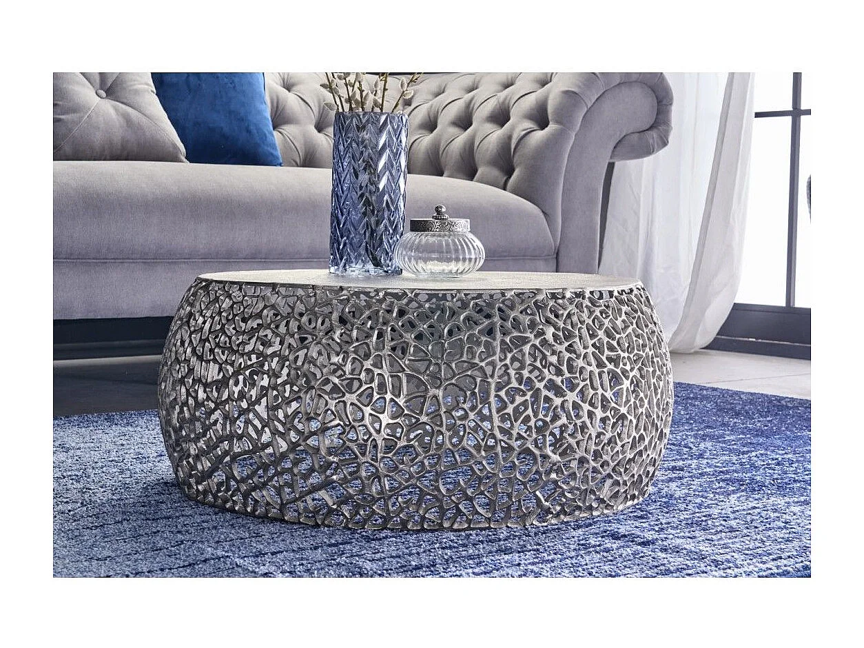 Salontafel METRIX rond 73 cm zilverkleurig met geometrisch patroon – Design salontafel van aluminium en mat wit blad