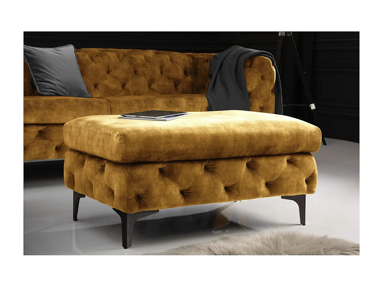 Pouf VELENA jaune moutarde – Pouf baroque en velours avec pieds métal noirs