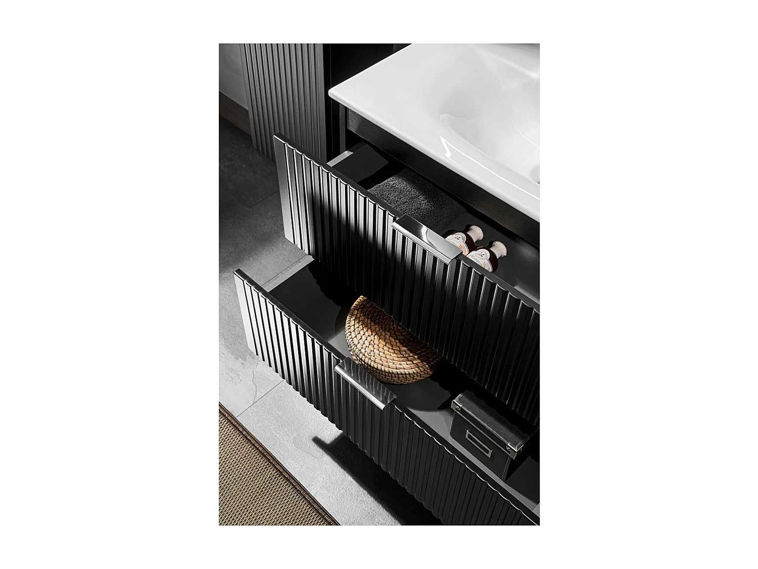 Meuble sous vasque NOXERA – 80 cm – 2 tiroirs – Noir mat – Finition rainurée suspendue