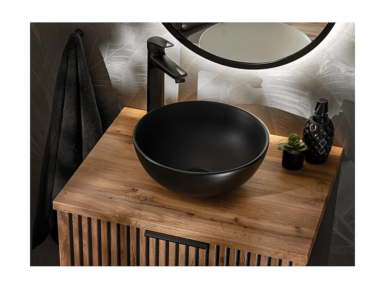 Mueble bajo lavabo KINOKO – 2 cajones – Acabado en láminas de madera natural y negro – L80 × P46 × H57 cm – Para colgar