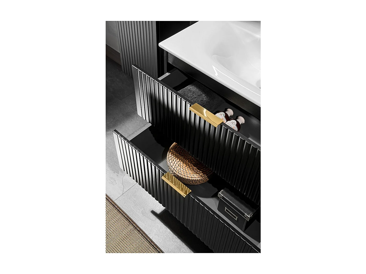 Meuble sous vasque NOXERA – 60 cm – 2 tiroirs – Noir mat – Design rainuré suspendu