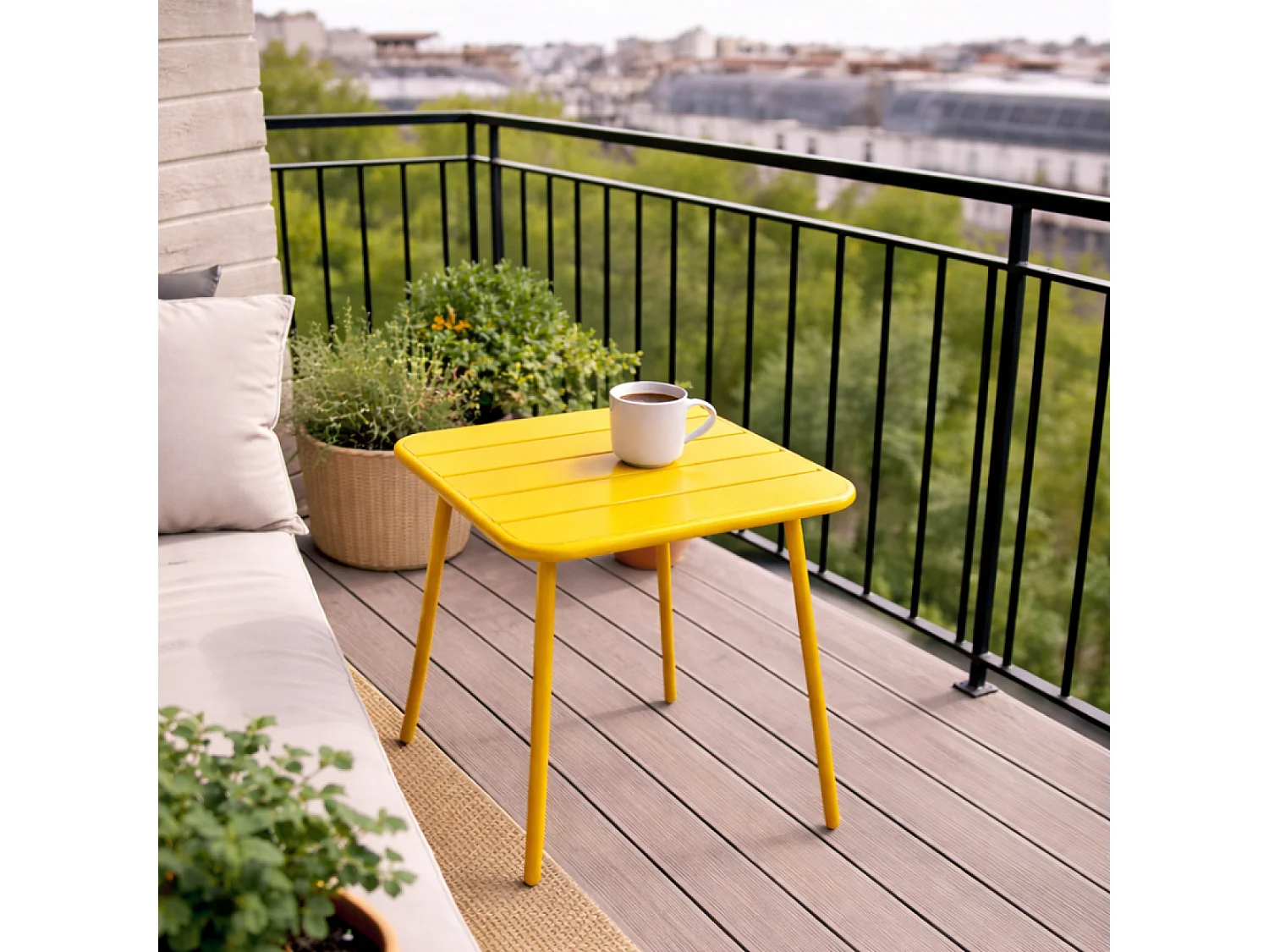 Table carrée 2 places 50x50cm jaune BERGAME