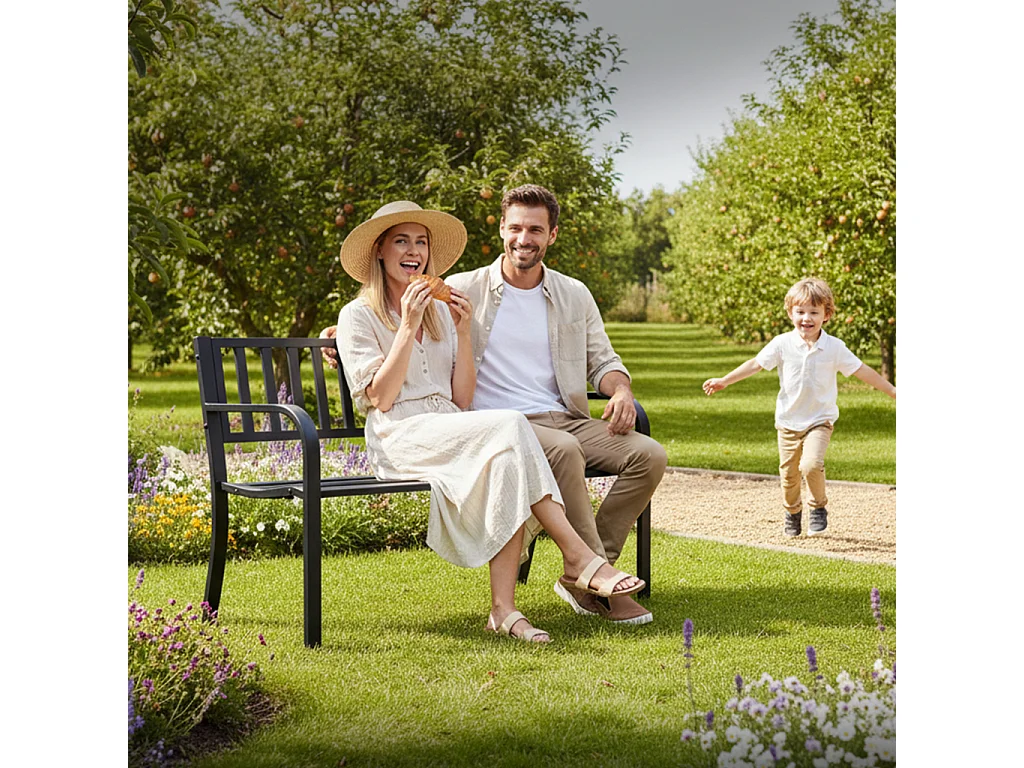 Czarna ławka ogrodowa LINEA ze stalowymi nogami i oparciem szerokość 119 cm