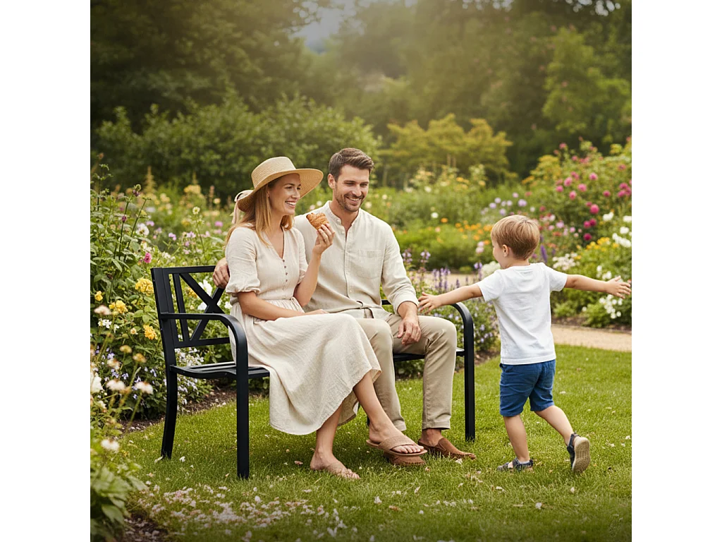 Czarna ławka ogrodowa CROSS ze stalowymi nogami i oparciem szerokość 119 cm