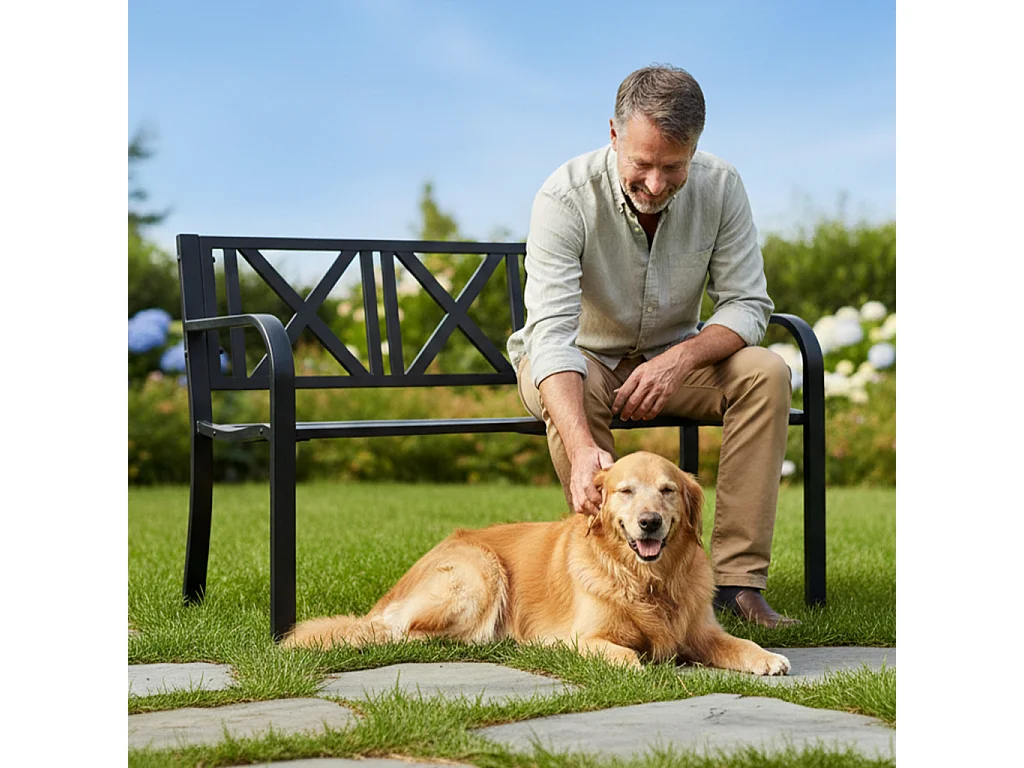 Czarna ławka ogrodowa CROSS ze stalowymi nogami i oparciem szerokość 119 cm