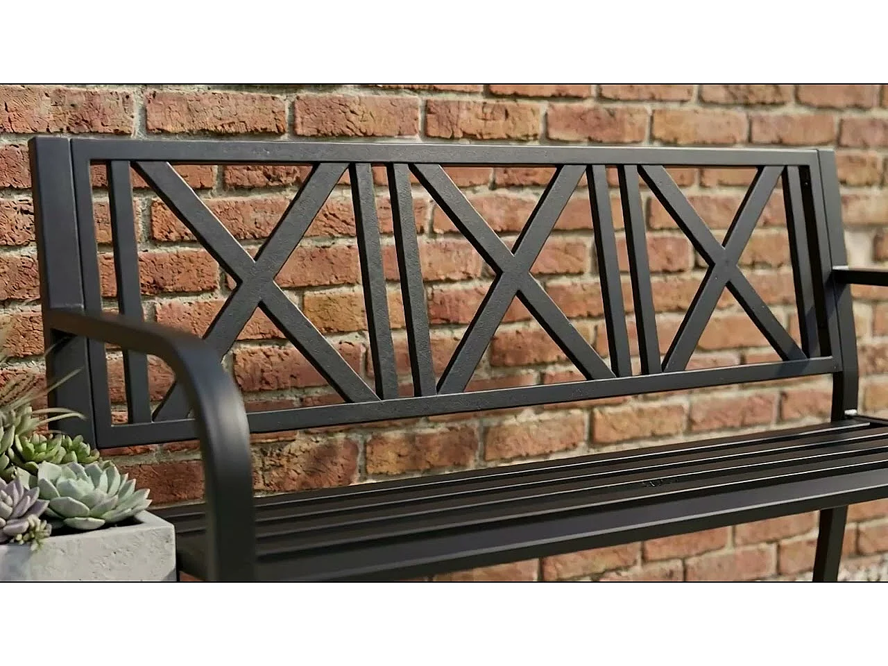 Banc de jardin noir CROSS avec pieds en acier et dossier en acier, largeur 119 cm