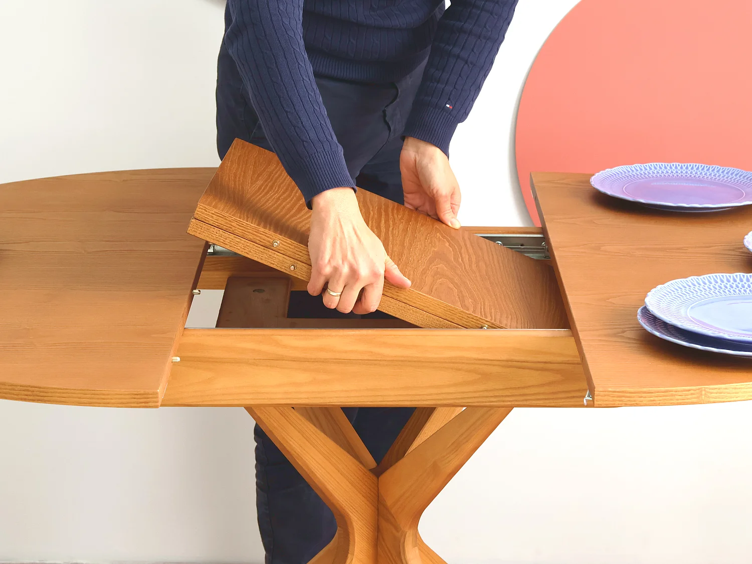 Mesa de jantar redonda extensível 100 cm, 5 pessoas, Jubi folheado em freixo natural | Pés em madeira maciça de freixo