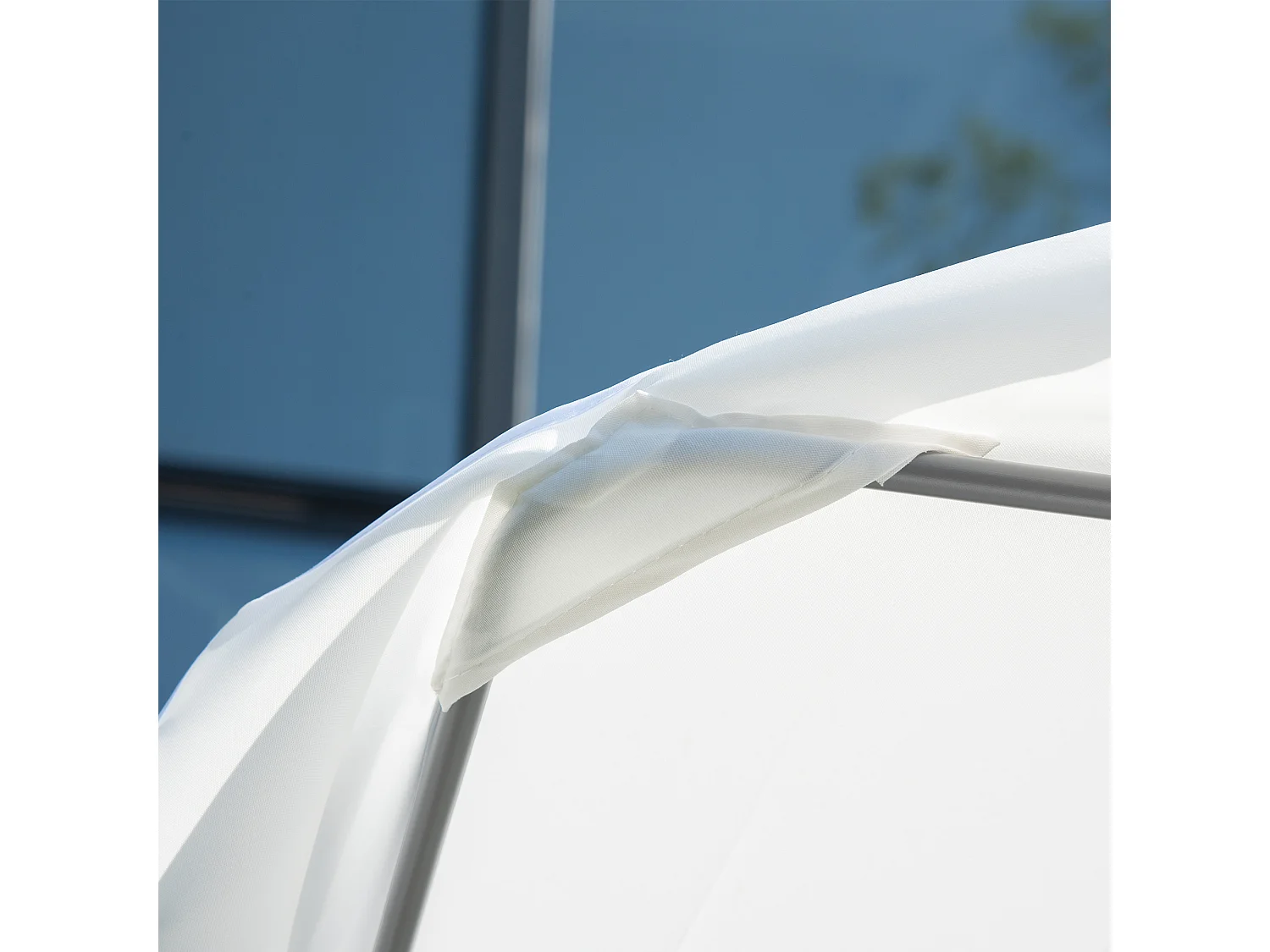 Lettino a 2 posti con tettuccio regolabile e cuscini crema