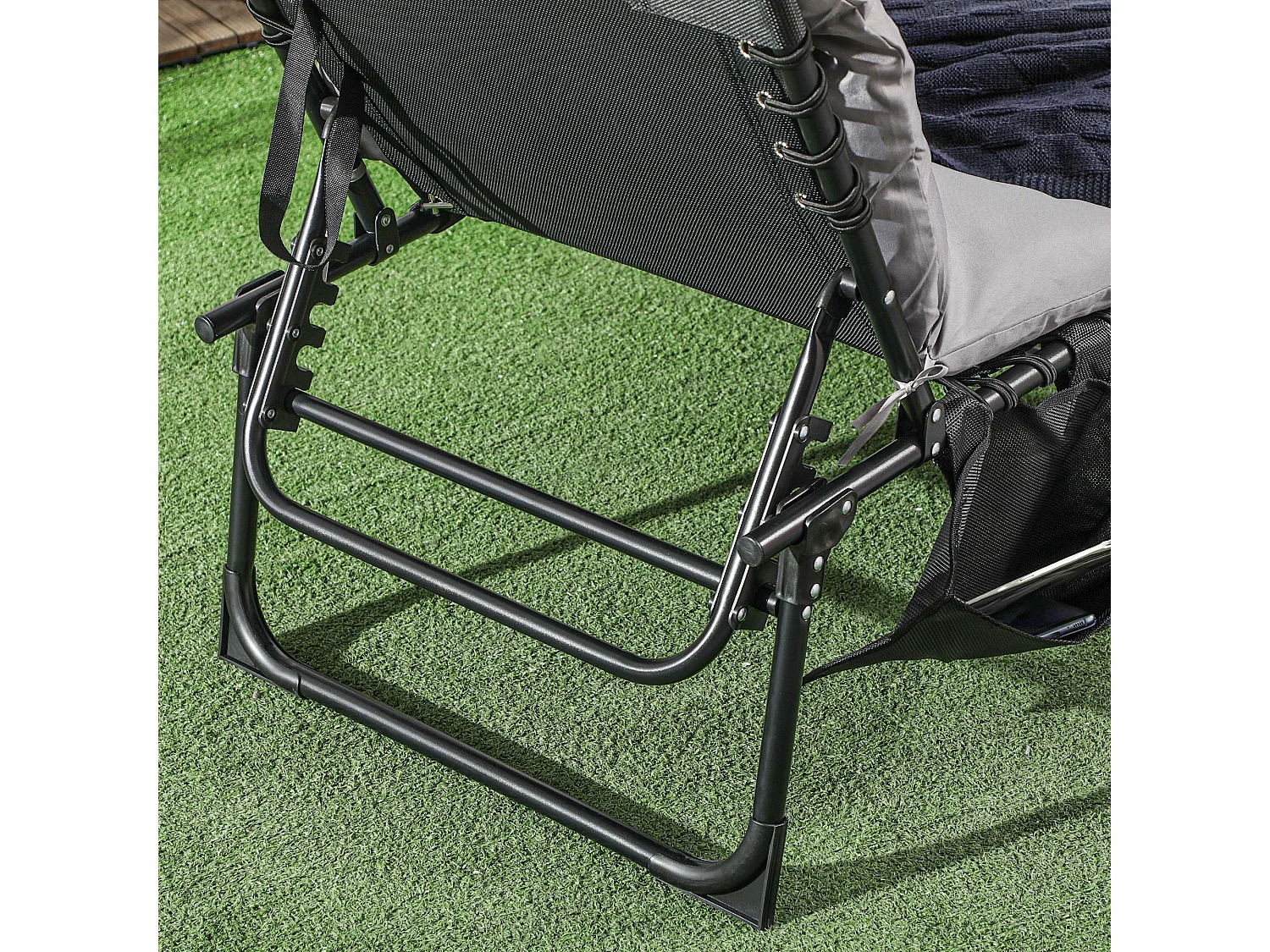 Lettino prendisole pieghevole con cuscino e tasca laterale grigio