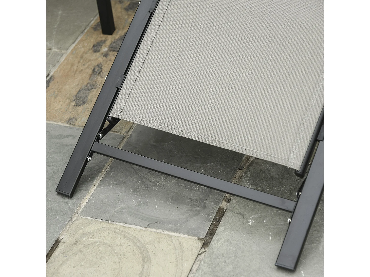 Set 2 sdraio da giardino e tavolino con piano in vetro grigio