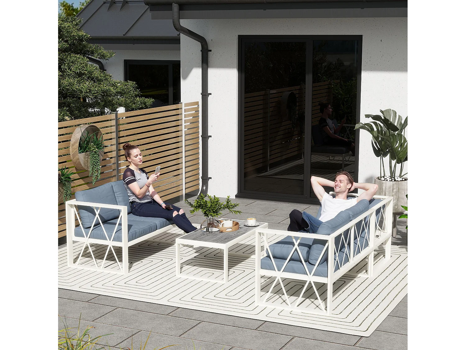 Set da esterno con poltrona reclinabile due divanetti e un tavolino