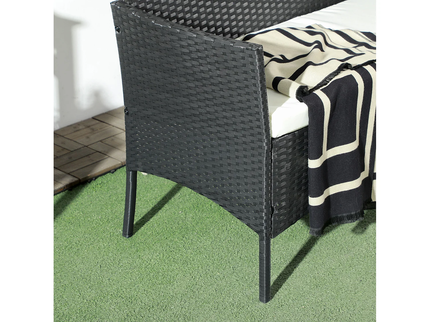 Divano da giardino 2 posti con cuscino e braccioli in rattan pe nero