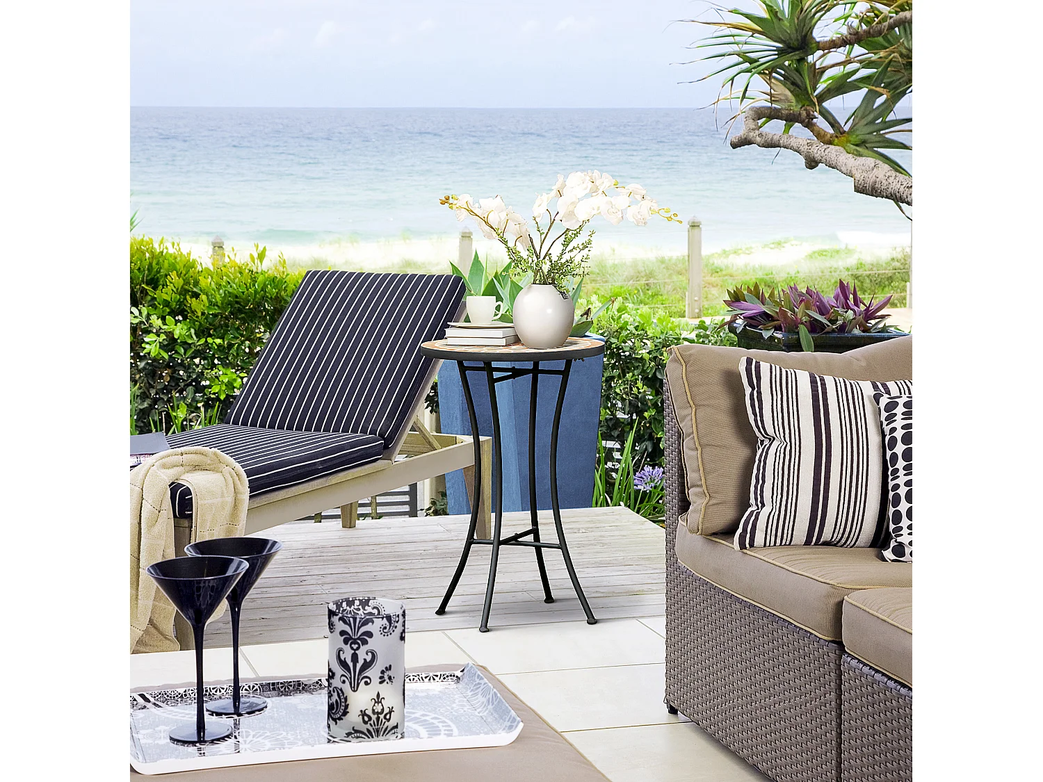 Tavolino rotondo esterni con piano a mosaico multicolore