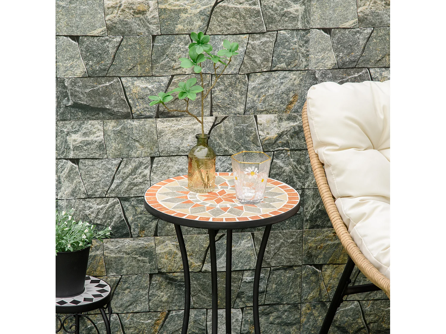 Tavolino rotondo esterni con piano a mosaico multicolore
