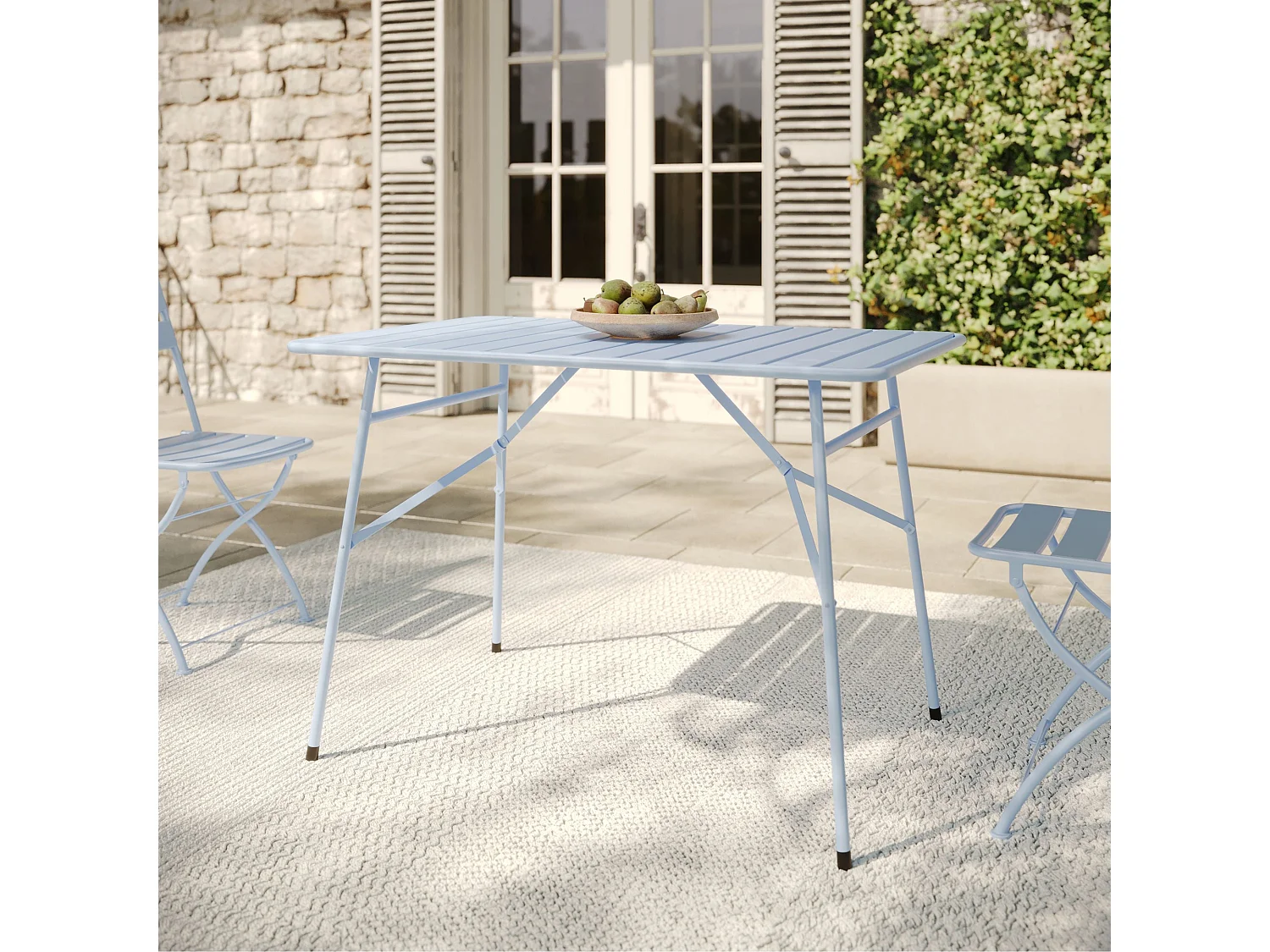 Table de jardin en metal bleu pastel 4 personnes - Yumi