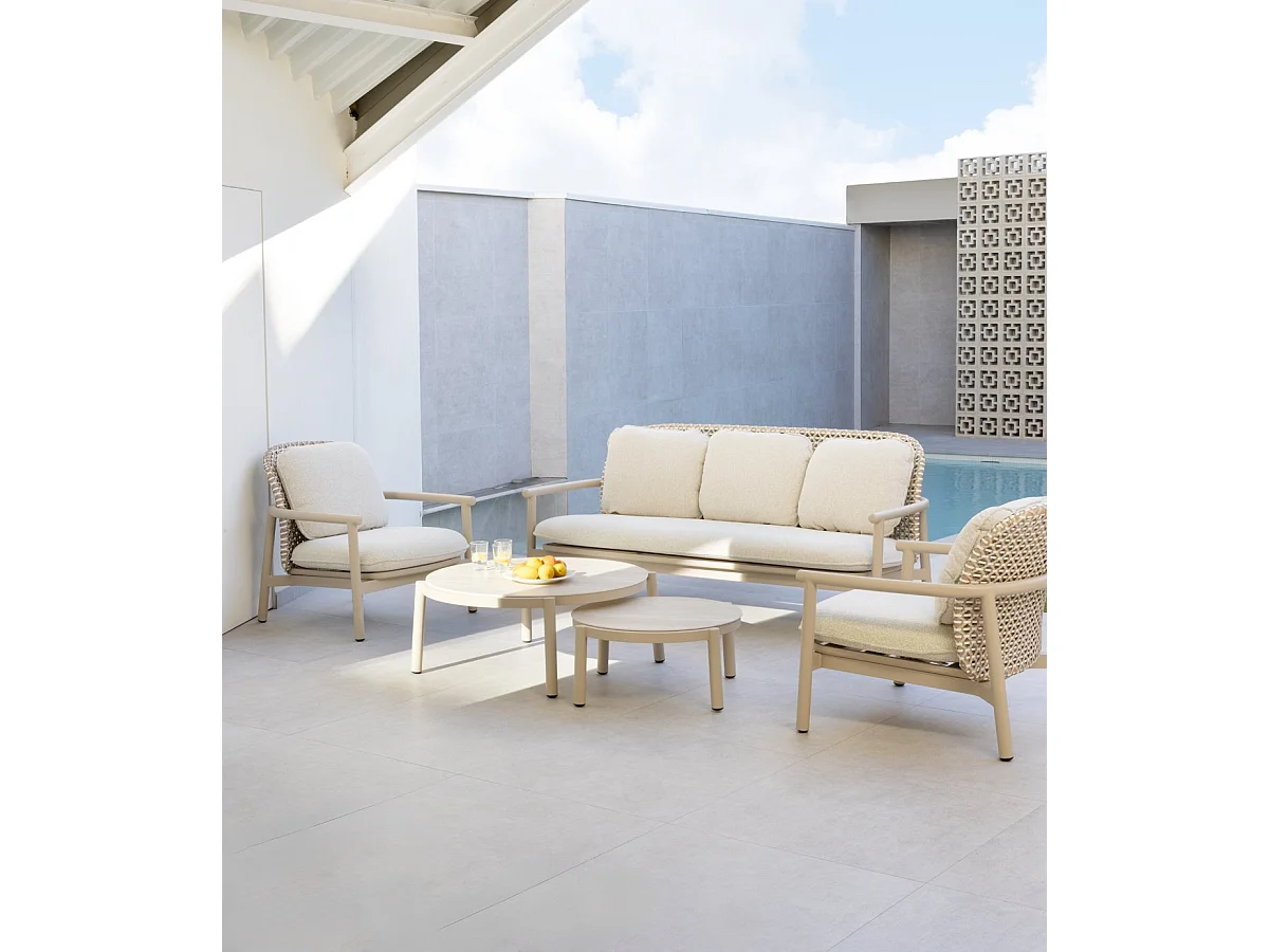 Sofa aus Aluminium und zweifarbiger Kunstfaser mit Kissen