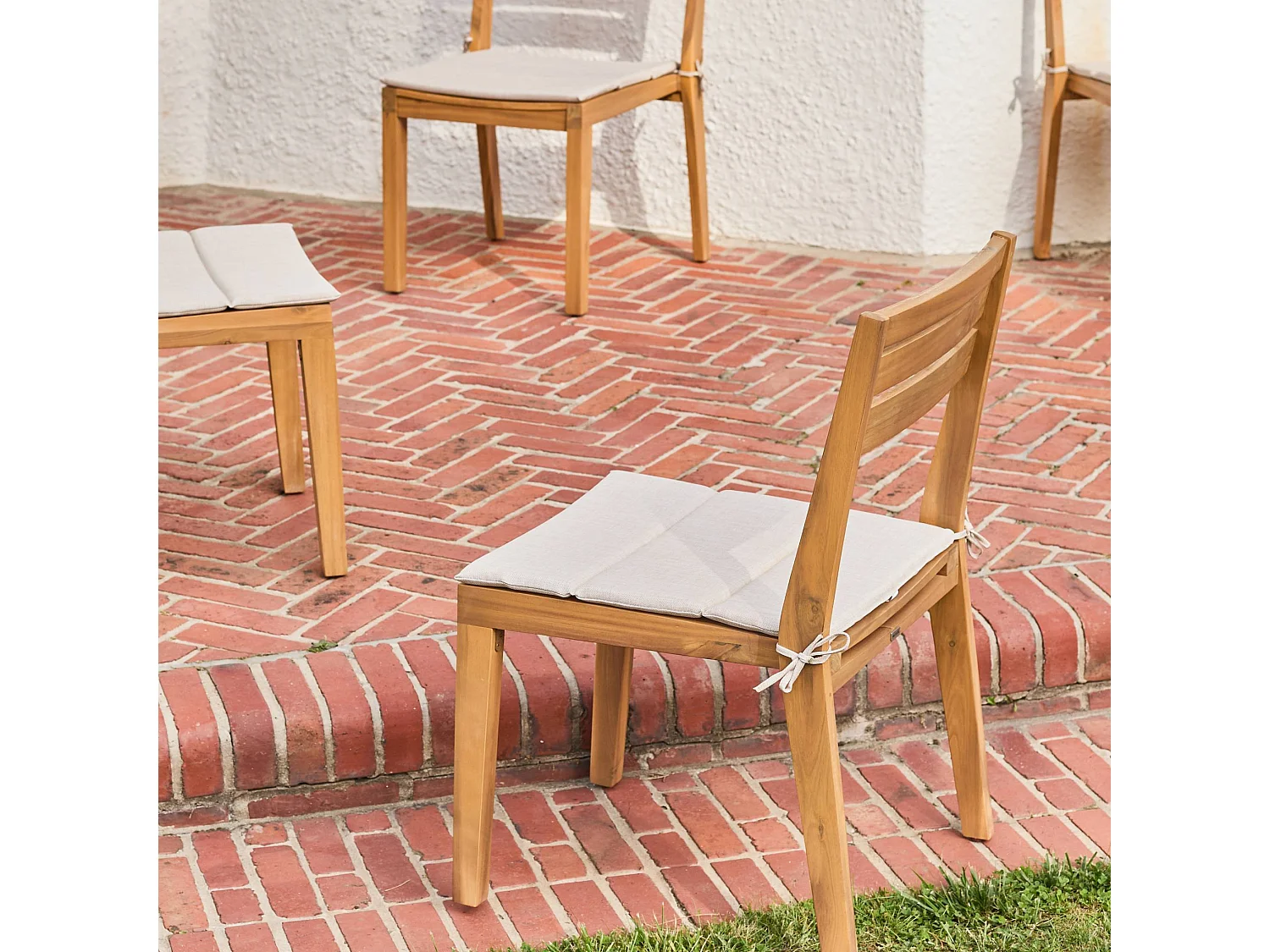Set 4 sedie da giardino in legno di acacia con cuscino, beige