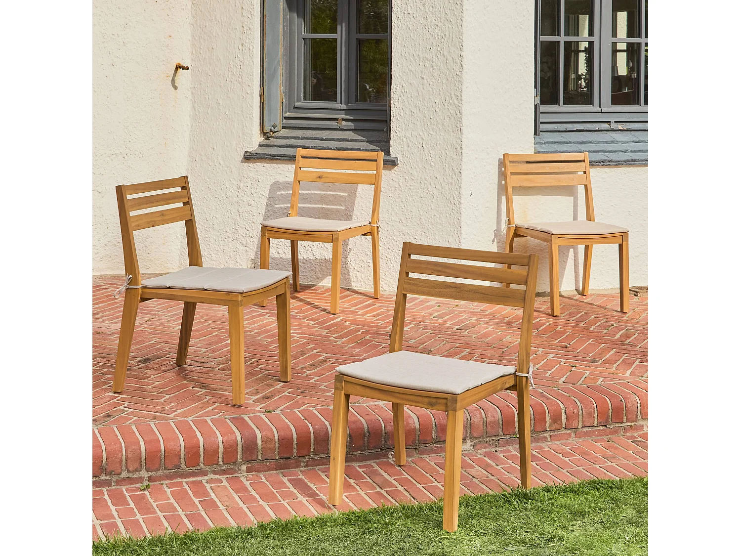 Set 4 sedie impilabili in legno di acacia con cuscino, beige
