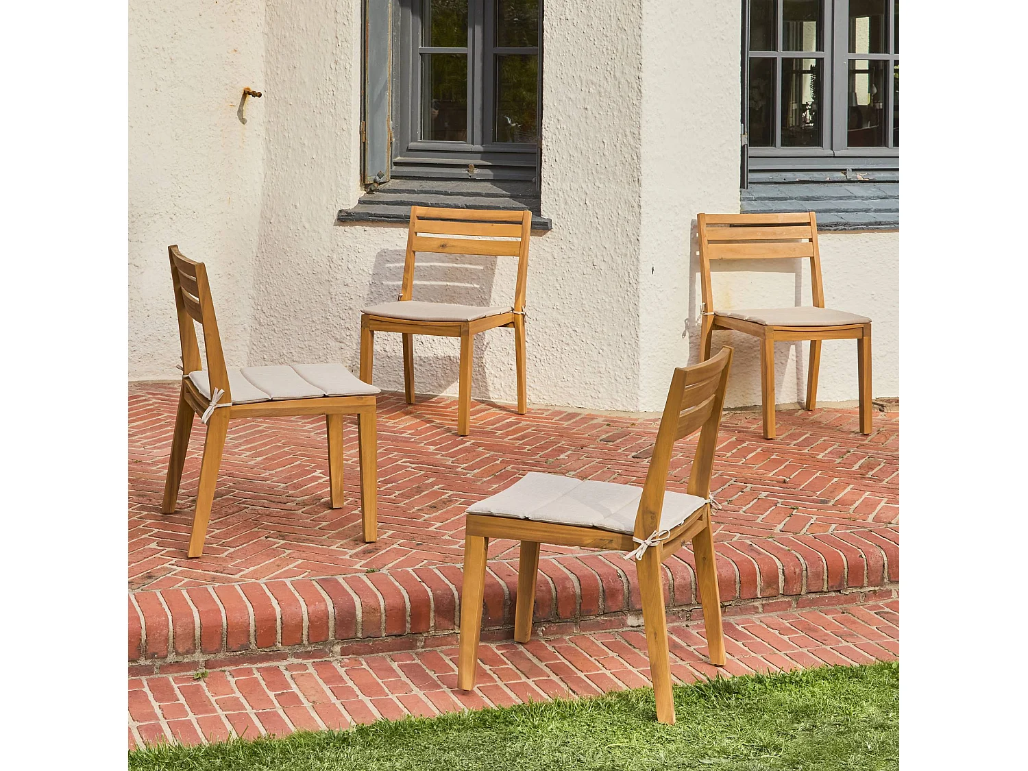 Set 4 sedie impilabili in legno di acacia con cuscino, beige