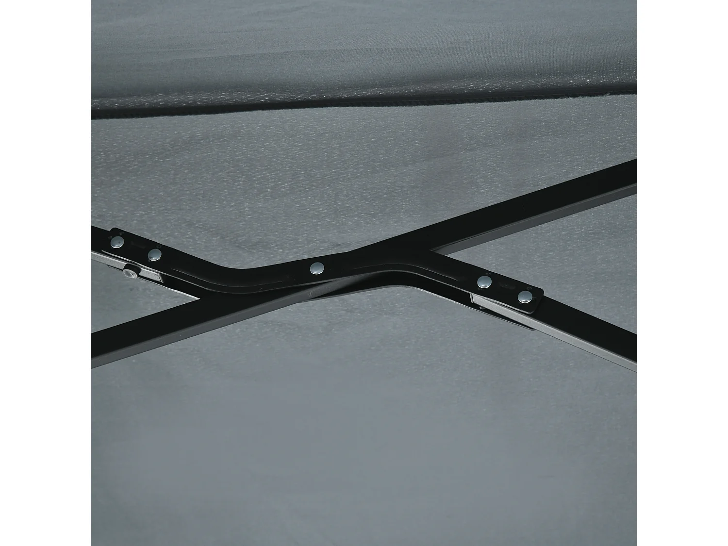 Ombrellone semicircolare con manovella e telo anti uv grigio