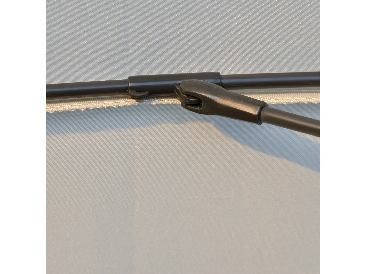 Ombrellone da giardino inclinabile e con manovella 2.5x2.5 m