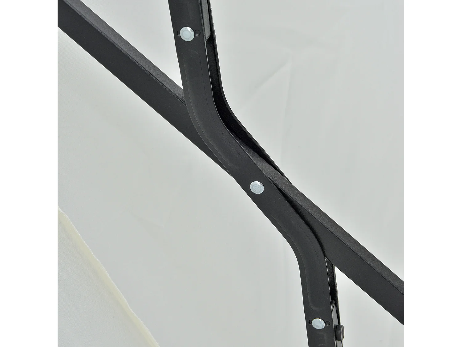 Ombrellone semicircolare con manovella e telo anti uv crema