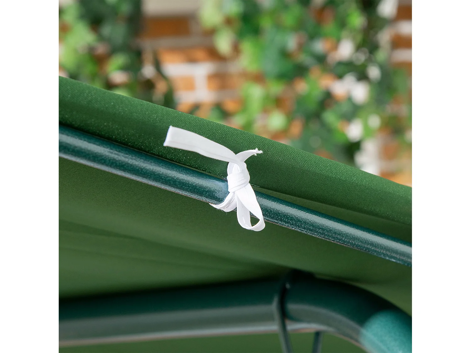 Dondolo 3 posti da terrazzo e giardino con tettuccio verde