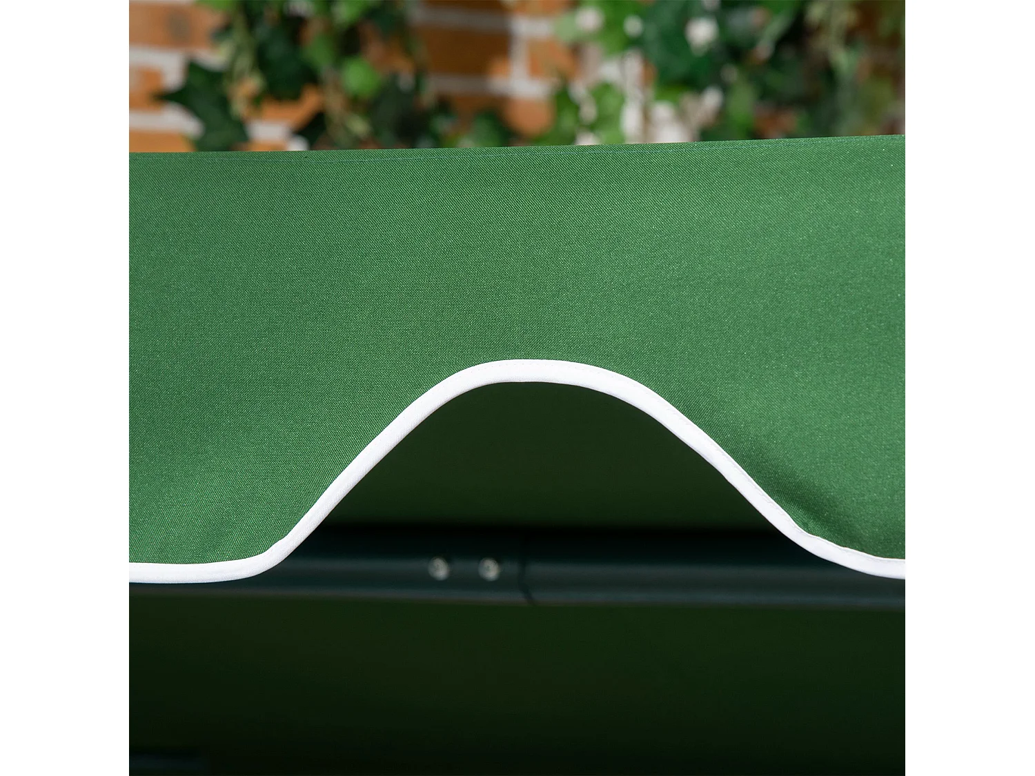 Dondolo 3 posti da terrazzo e giardino con tettuccio verde