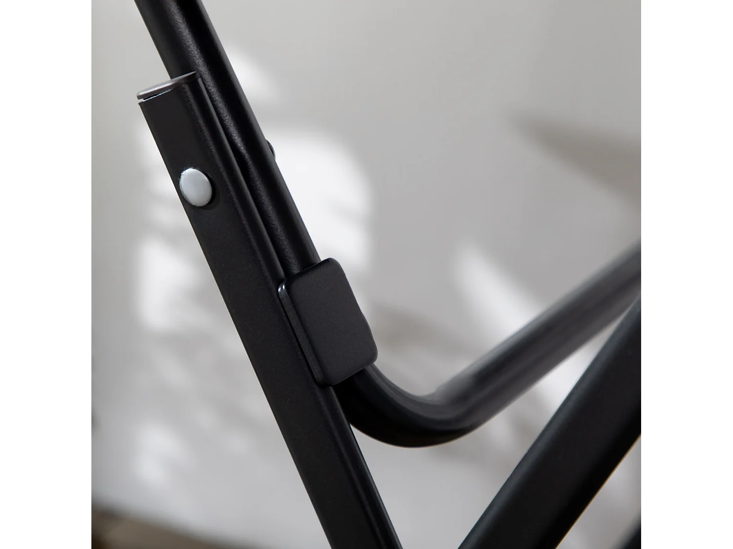 Tavolo da giardino rotondo e pieghevole in acciaio e hdpe grigio scuro