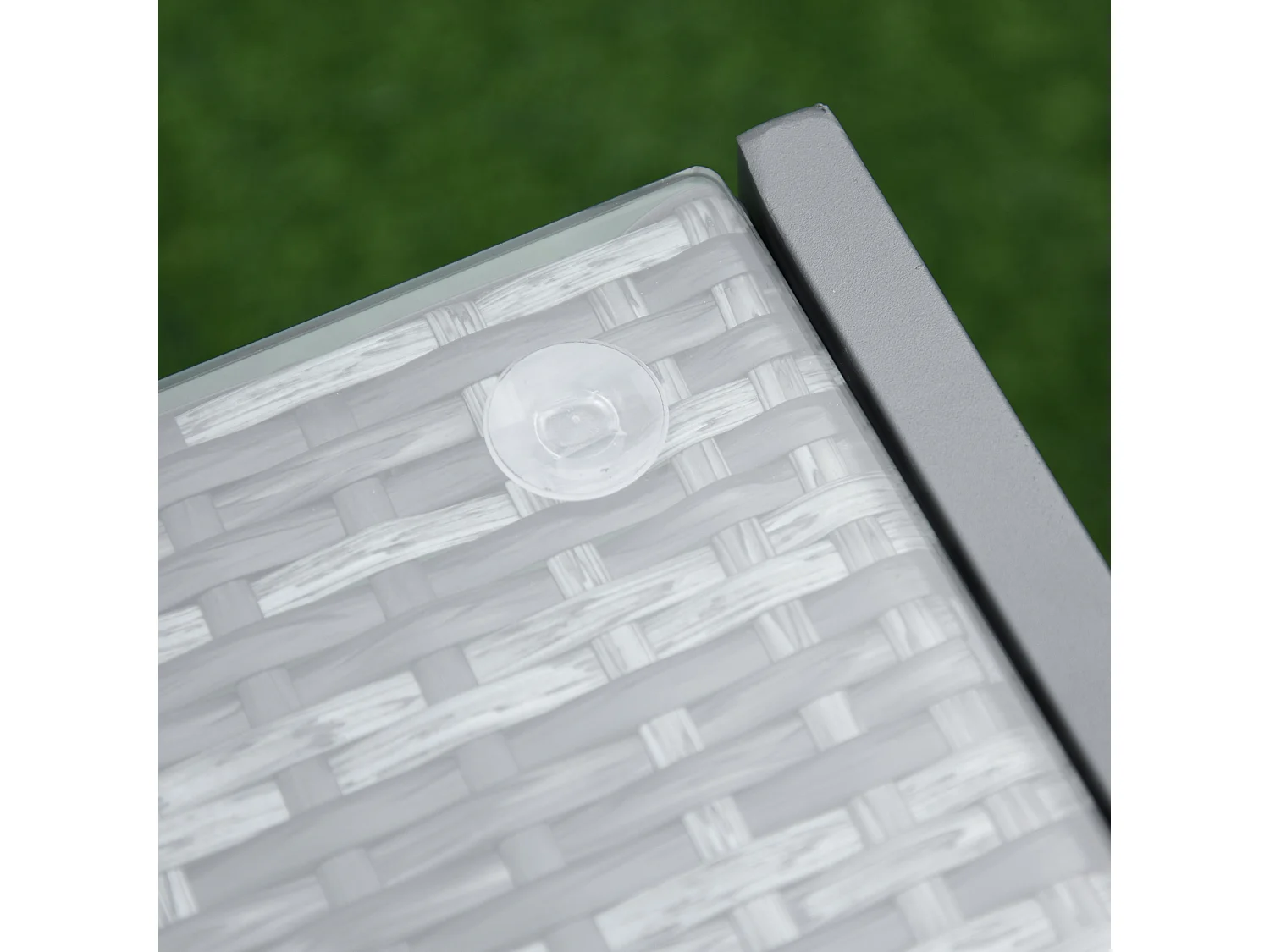 Tavolino da caffè da giardino in rattan con piano in vetro temperato