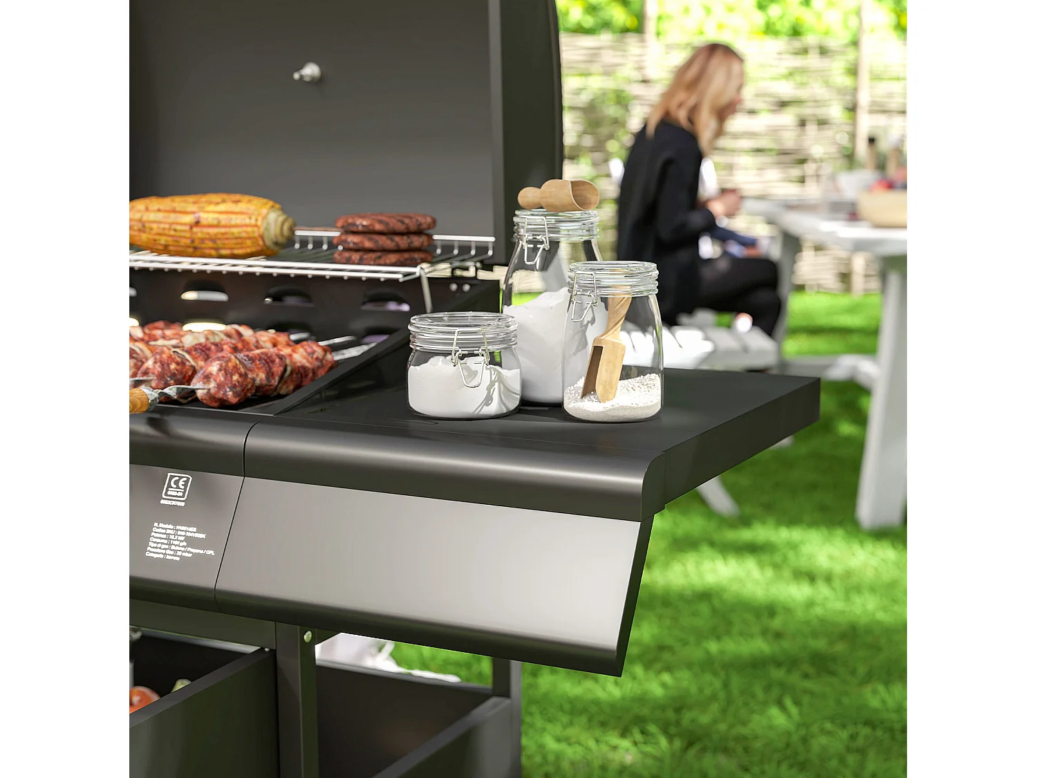 Barbecue a gas a rotelle con fornello, tavolino e armadietto nero