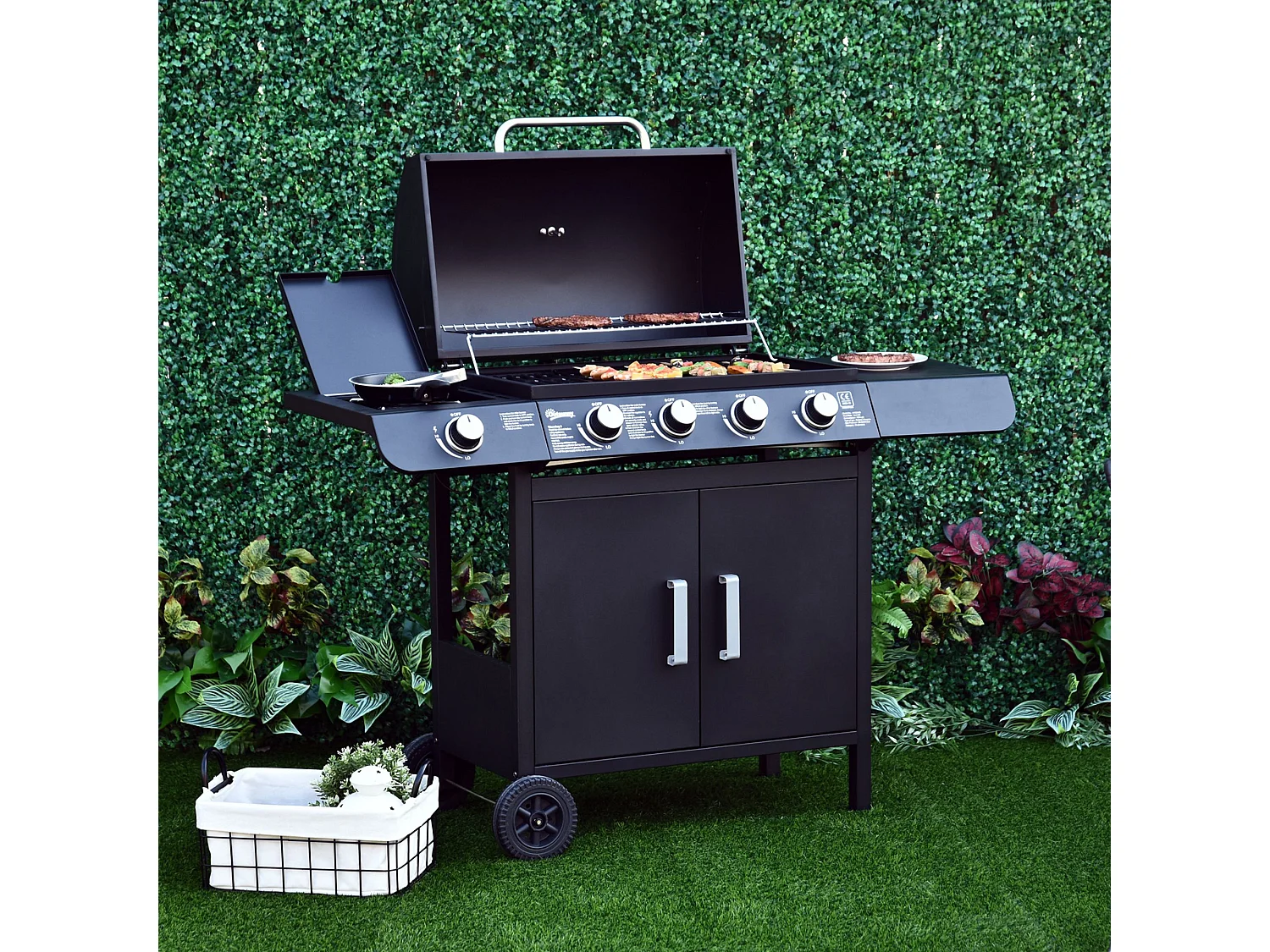 Barbecue a gas 5 fornelli con ripiani laterali e armadietto nero