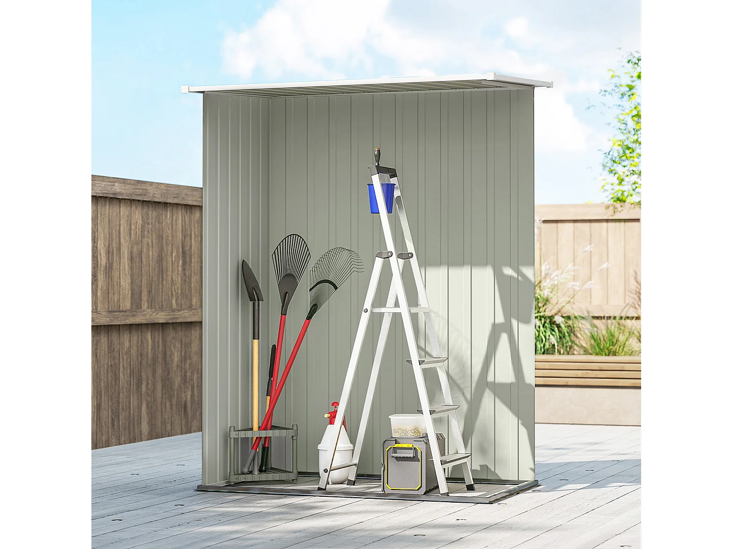Capanno attrezzi in metallo con tetto inclinato grigio chiaro