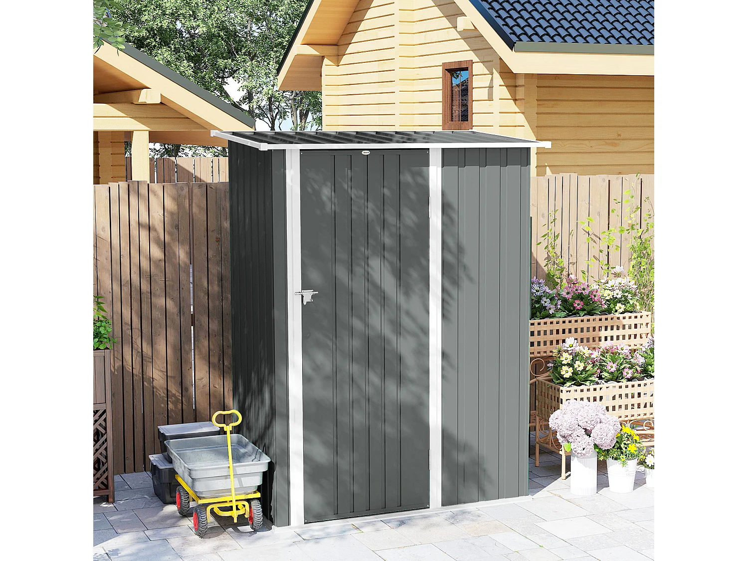 Capanno attrezzi in metallo con tetto inclinato grigio chiaro