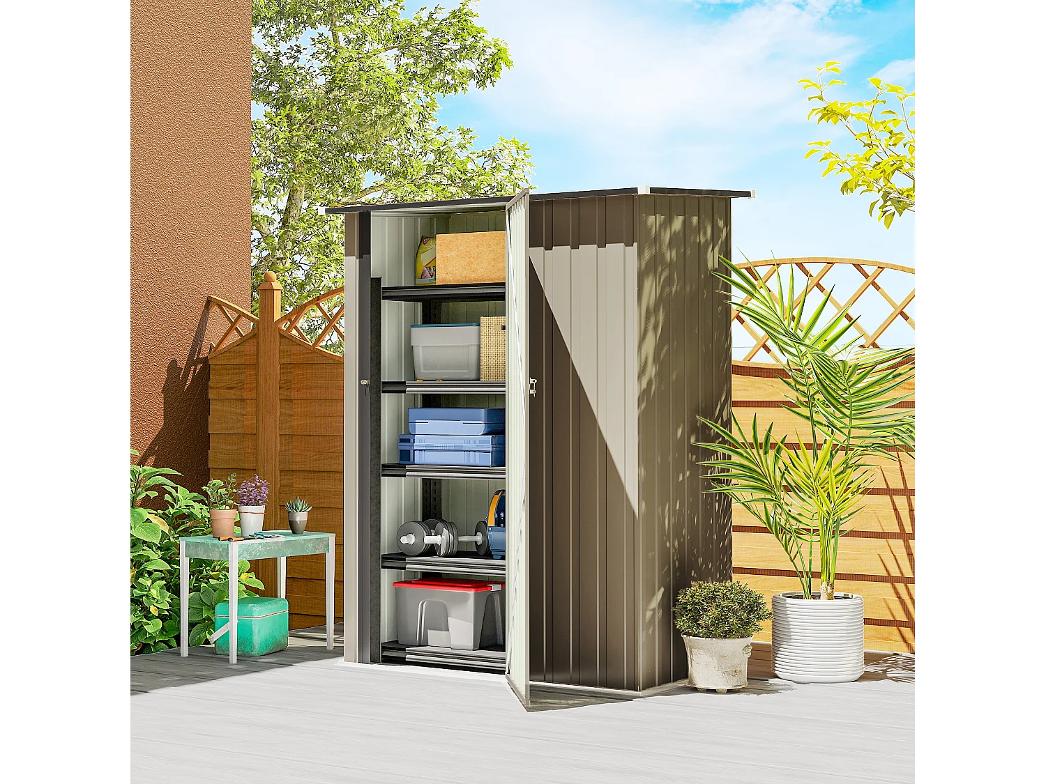 Capanno attrezzi in metallo con tetto inclinato marrone