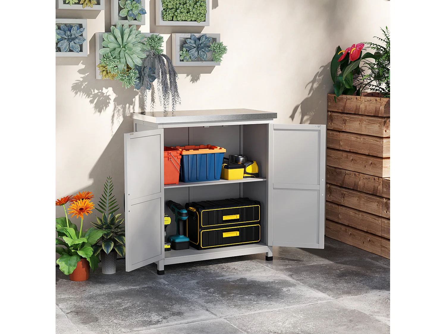 Armadio da esterno con ripiano interno e banco da lavoro grigio