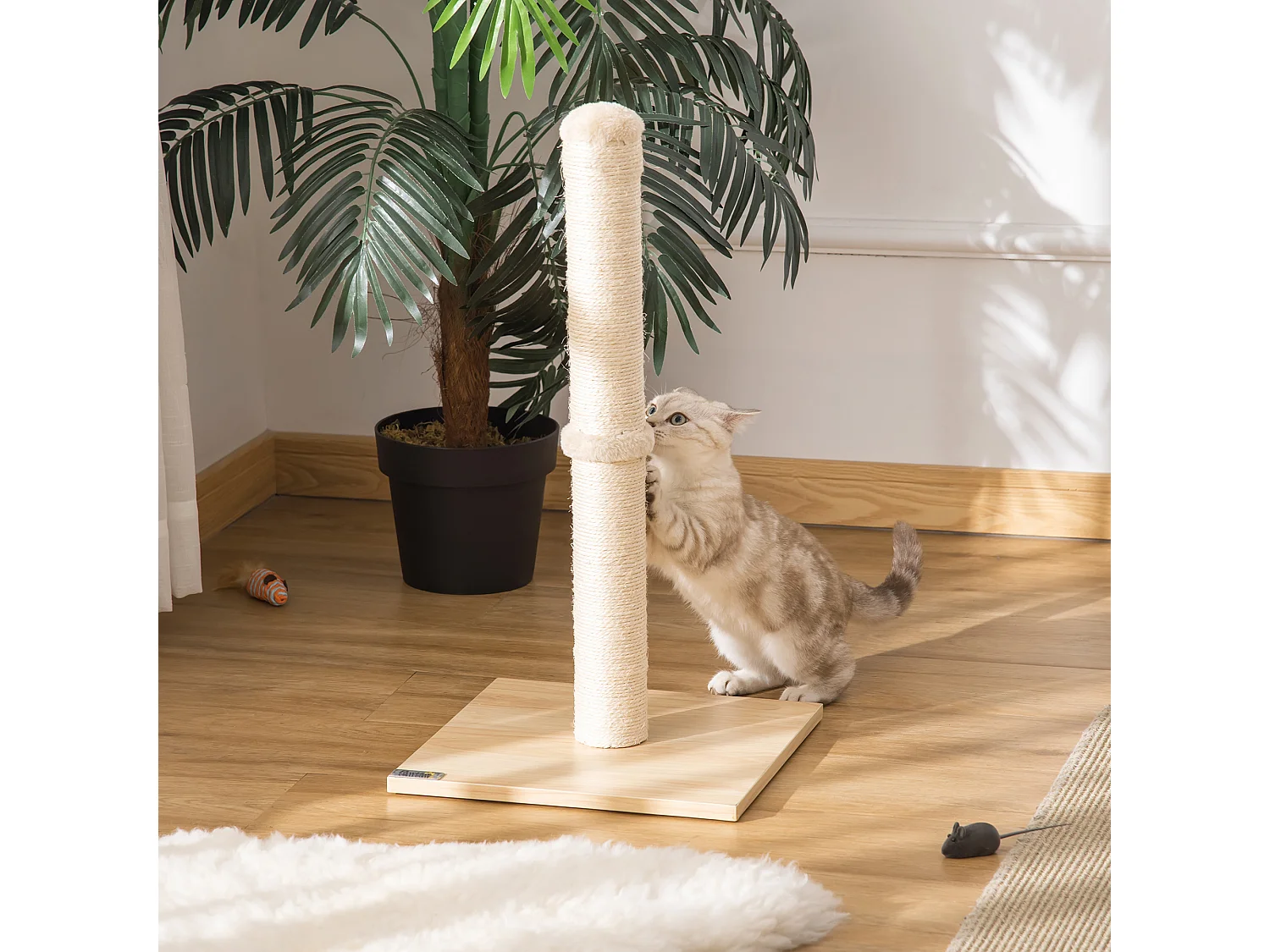 Albero tiragraffi per gatti alto 60 cm con palo in sisal beige