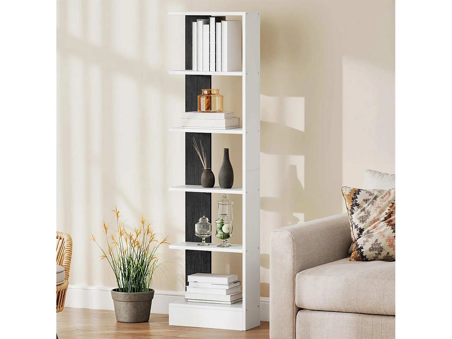 Libreria moderna salvaspazio a cinque ripiani in legno bianco e nero