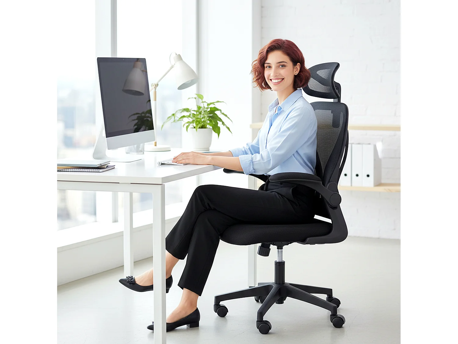 Sedia da ufficio ergonomica braccioli ribaltabili e supporto lombare