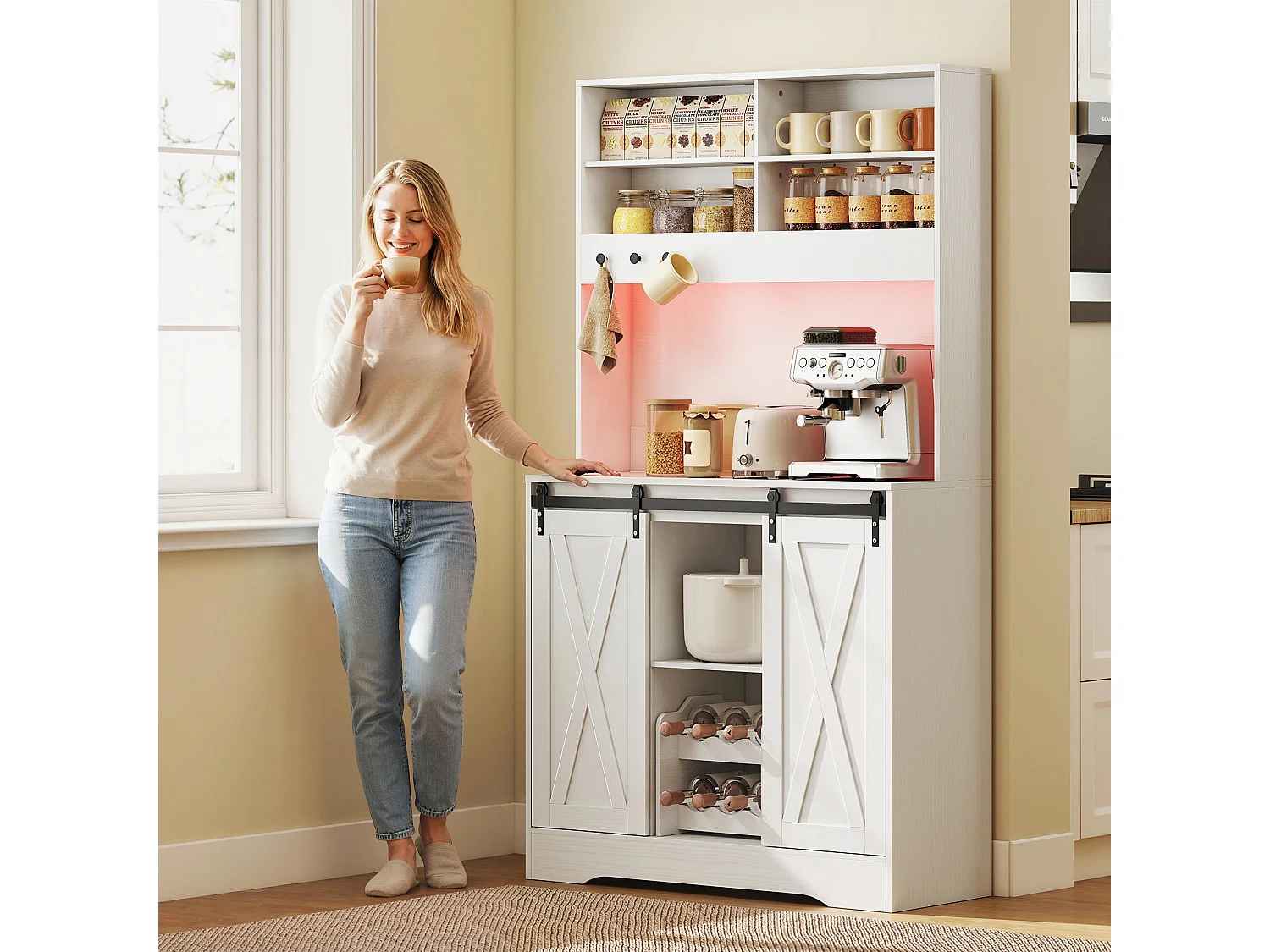 Credenza cucina con prese elettriche luce led e portabottiglie bianco